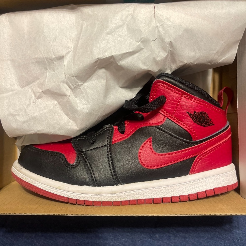 Nike red/black 10C